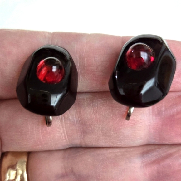 Unmarked Jewelry - Vintage Red Lucite Screw-back Earrings